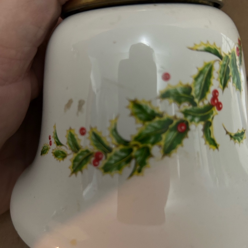 Festive White and Gold Candle Holder - Picture 3 of 7
